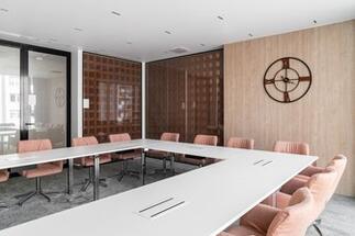 Design of the new Wienerberger office inspired by the company's profile