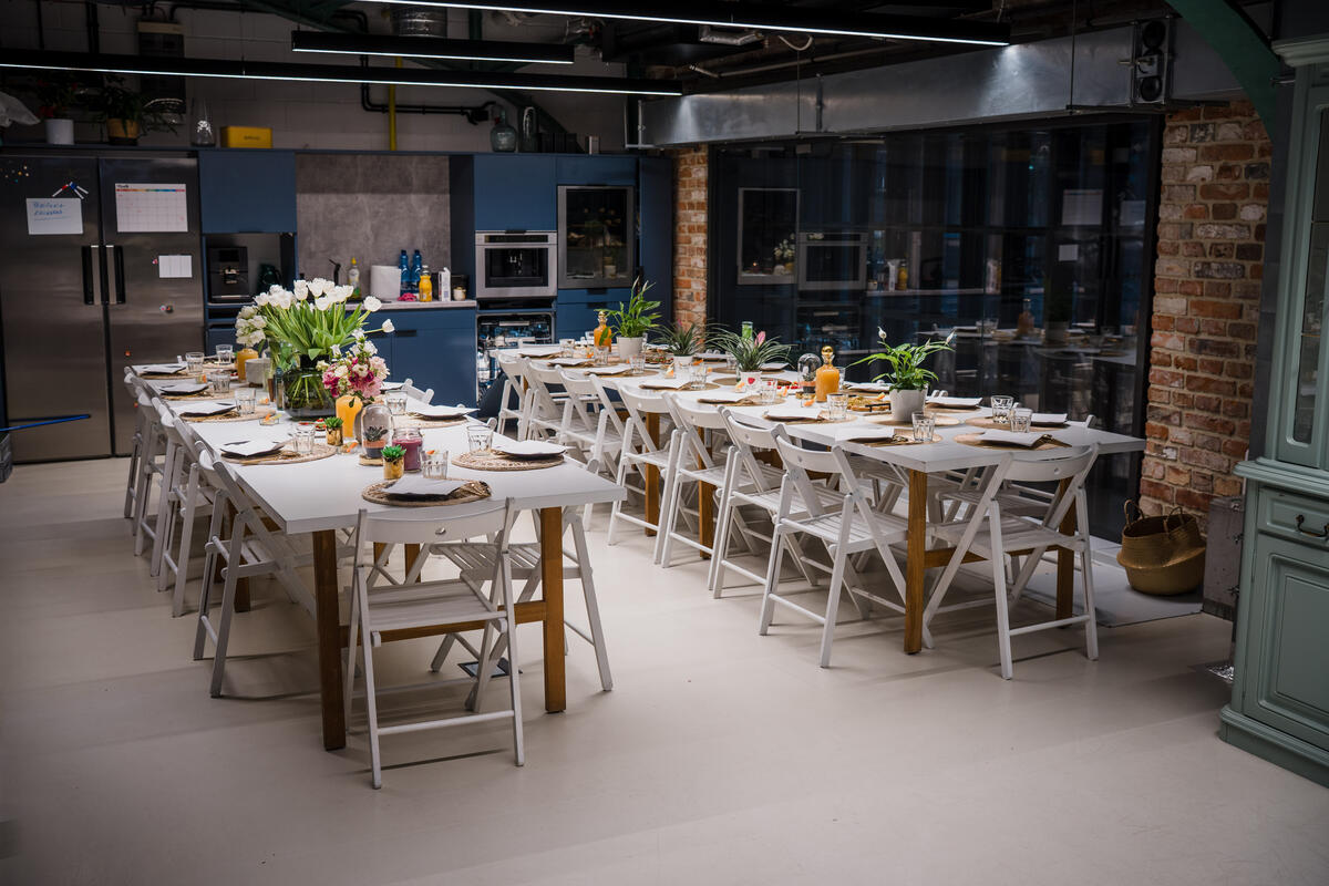 Gathered around the table – a new Culinary Studio opens at Koszyki
