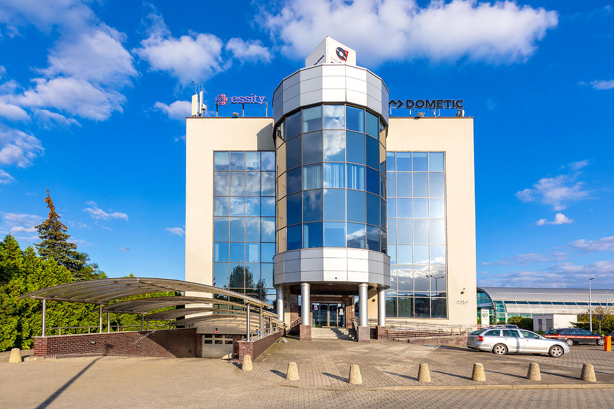 Warsaw Office Market Sees Strong Polish Investment: Lighthouse Building Sale Analysis