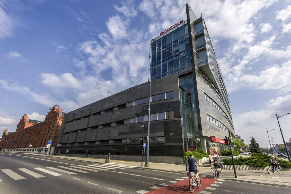 Łódź's Forum 76 Office Complex Attracts Luk-Trans, Bolstering Logistics Presence