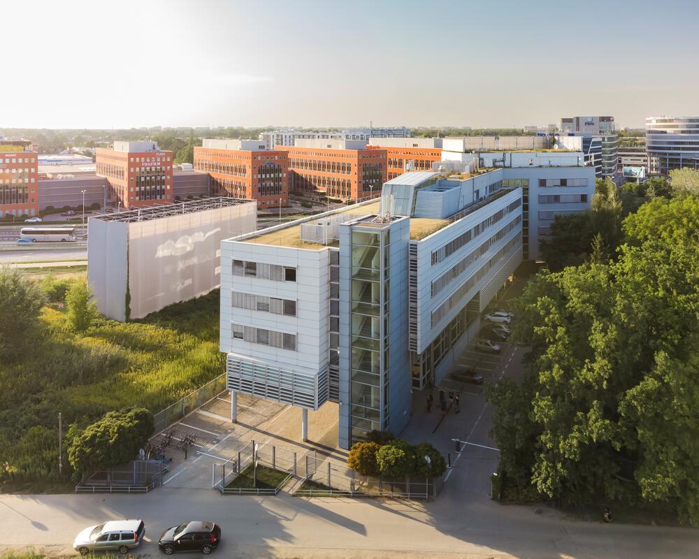 Indotek sells the Taifun office building to Łazarski University. Another example of office repositioning in Warsaw